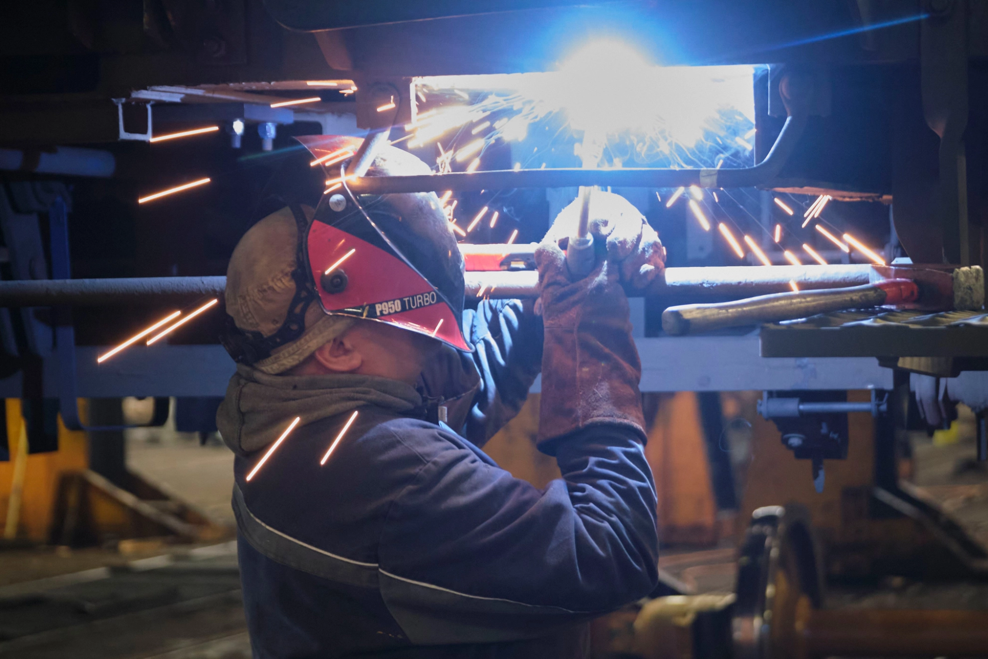 Benutzung eines elektrischen Lichtbogenschweissgerätes bei BWR Waggonreparatur GmbH in Rastatt