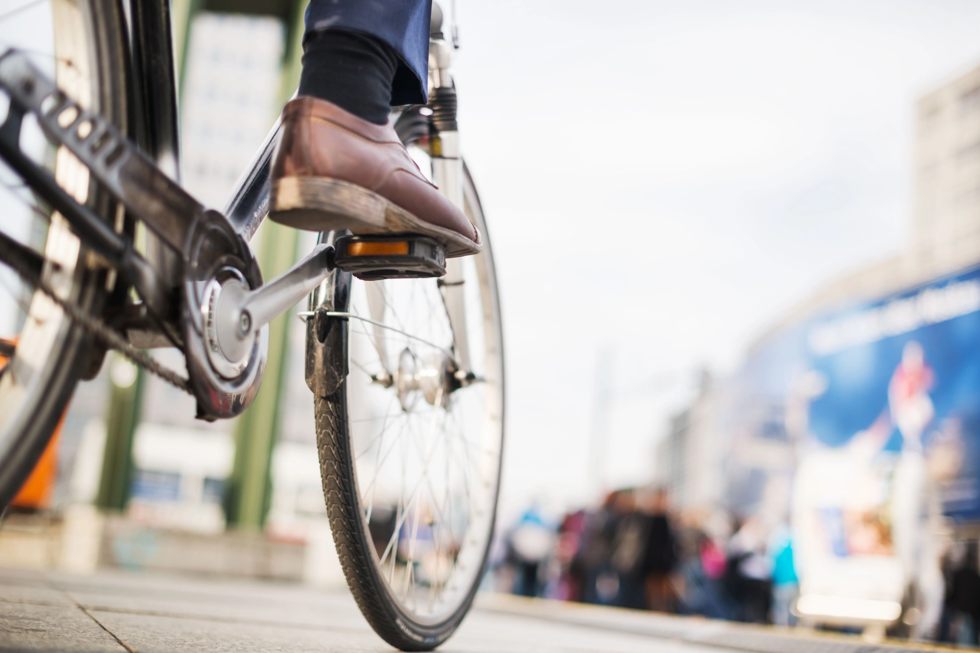 Auf dem Bild ist ein Vorderrad eines Rades zu erkennen.