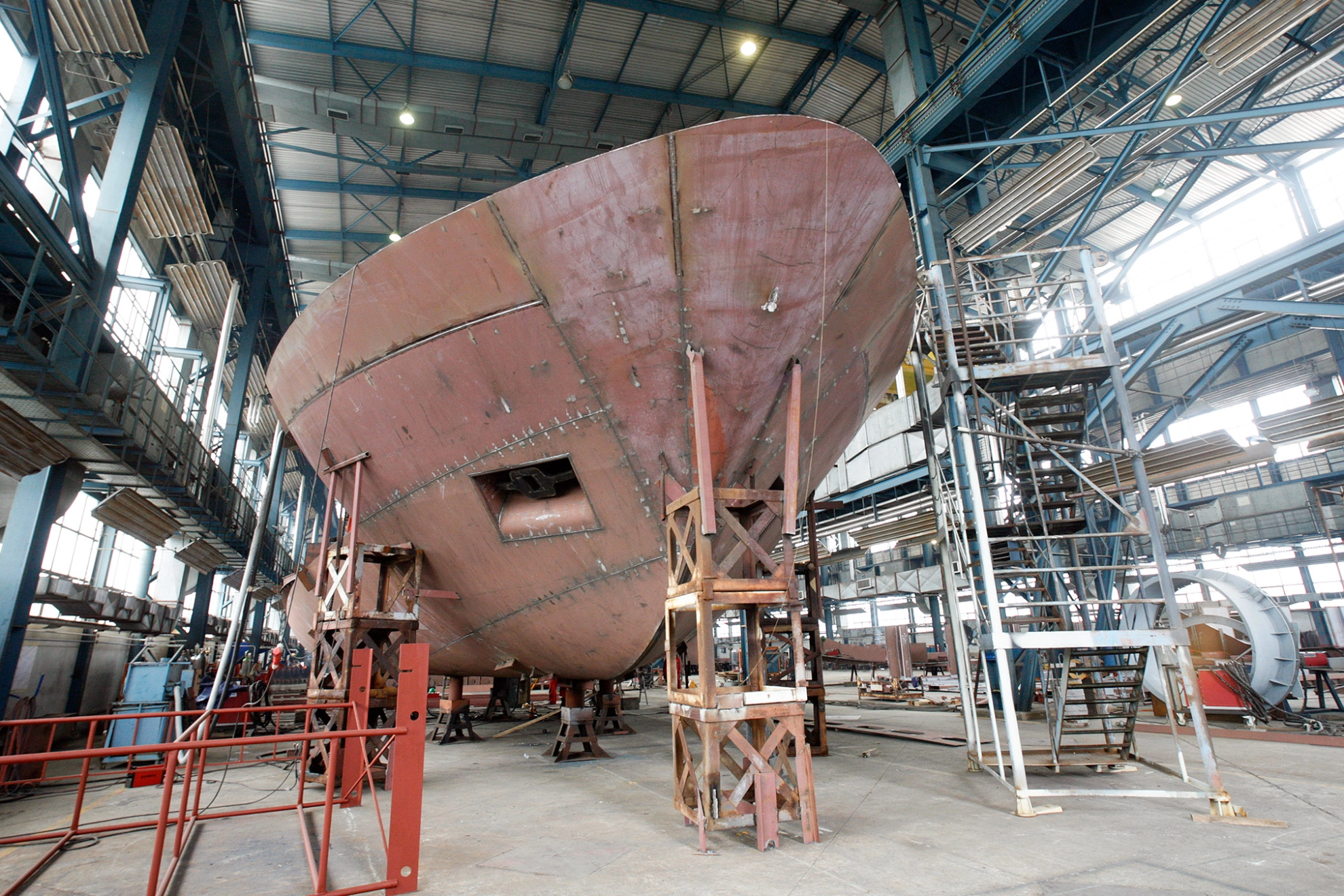 Schiff in einer Werft