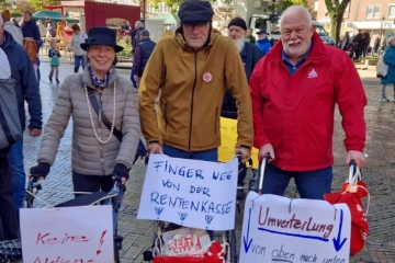 Rentenaktion der Seniorinnen in der Emder Innenstadt